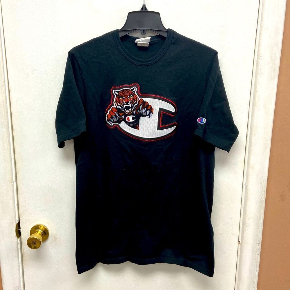 Rare z champion Embroidered T-Shirt Men’s size Large